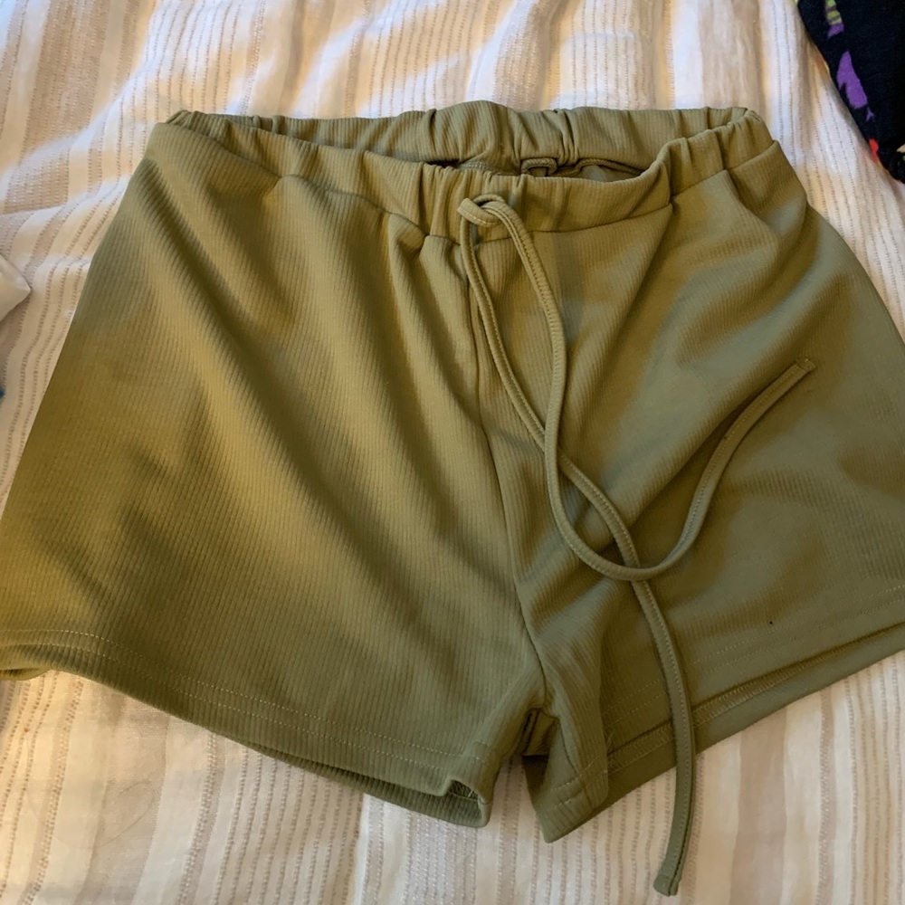 Shorts size m